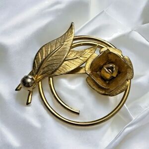 Vintage Gold Tone Flower Brooch Textured Petals & Leaf 1.5"